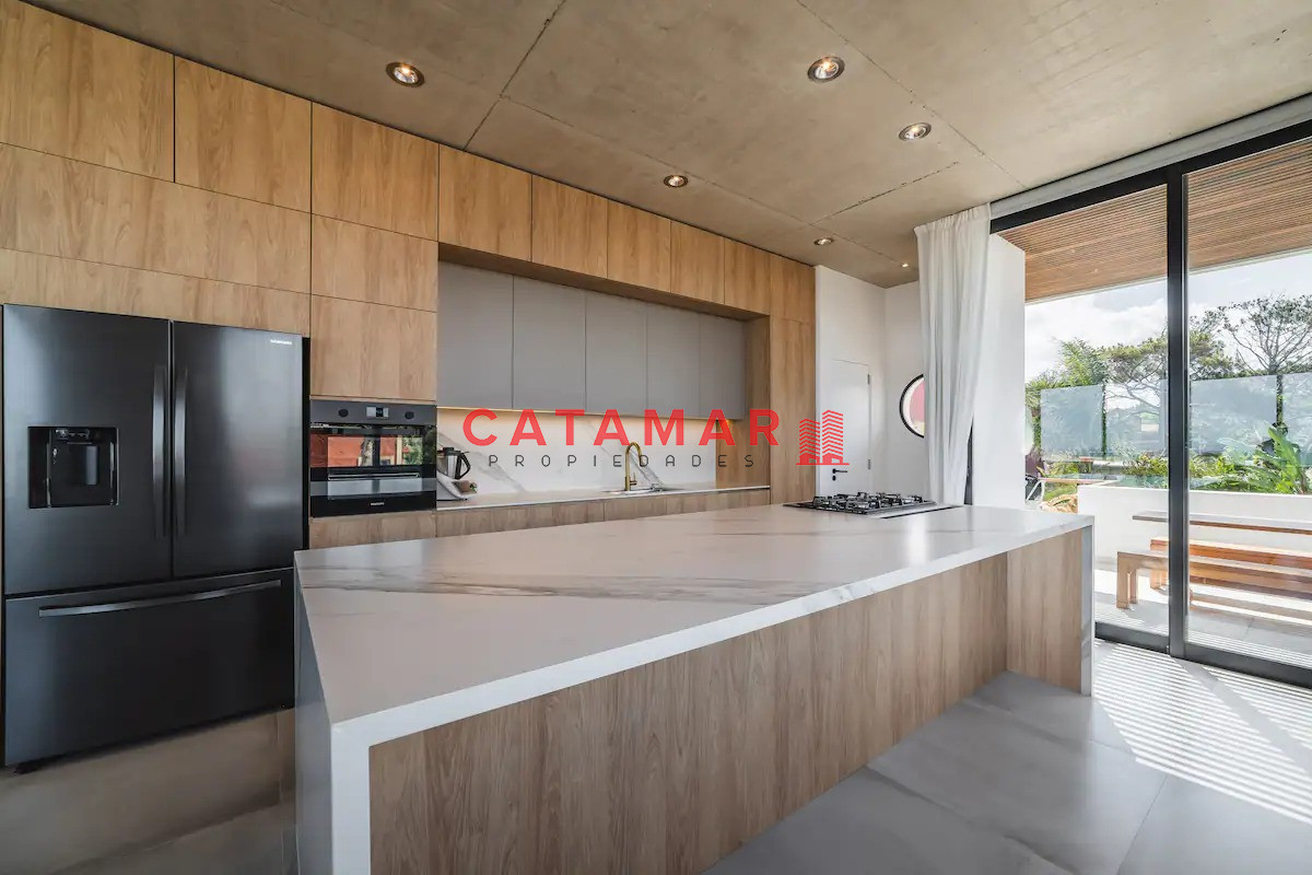 Casa ID.712 - Casa tres dormitorios dos baños toillete piscina La Barra Punta del Este