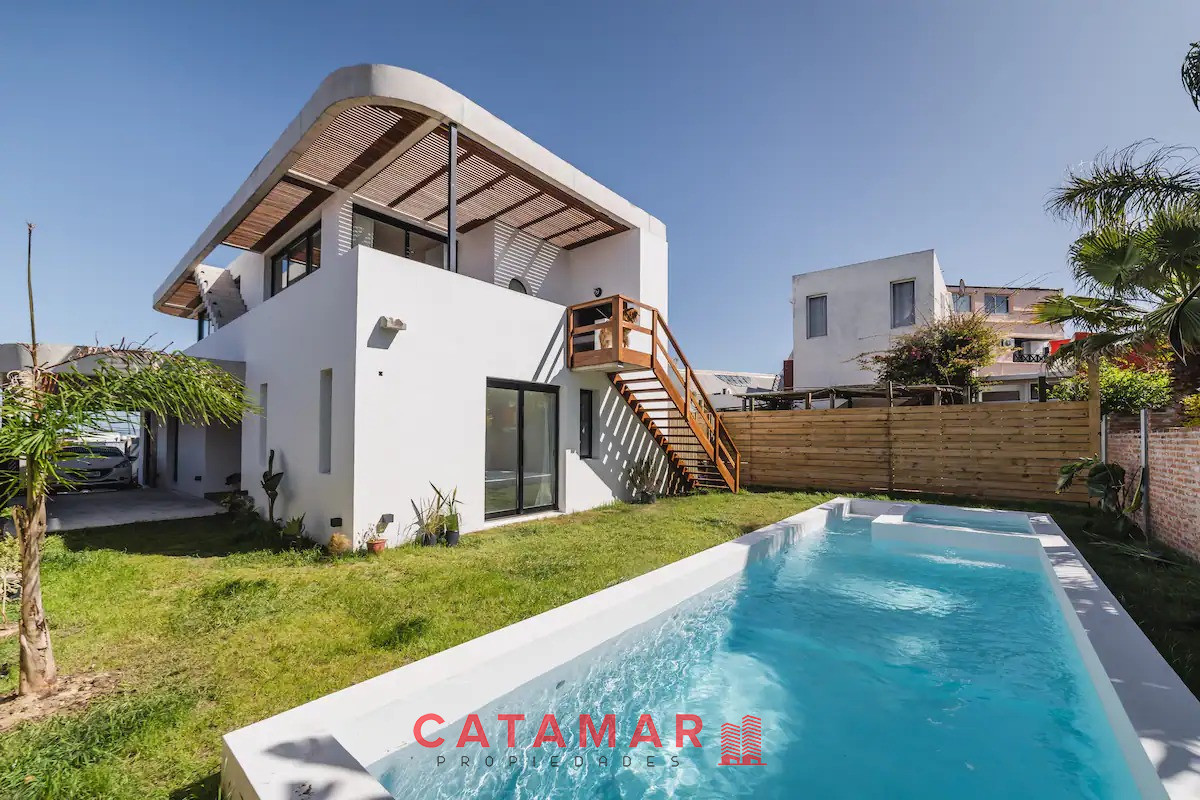 Casa ID.712 - Casa tres dormitorios dos baños toillete piscina La Barra Punta del Este
