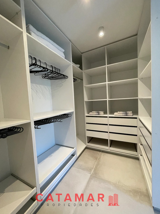 Casa ID.712 - Casa tres dormitorios dos baños toillete piscina La Barra Punta del Este