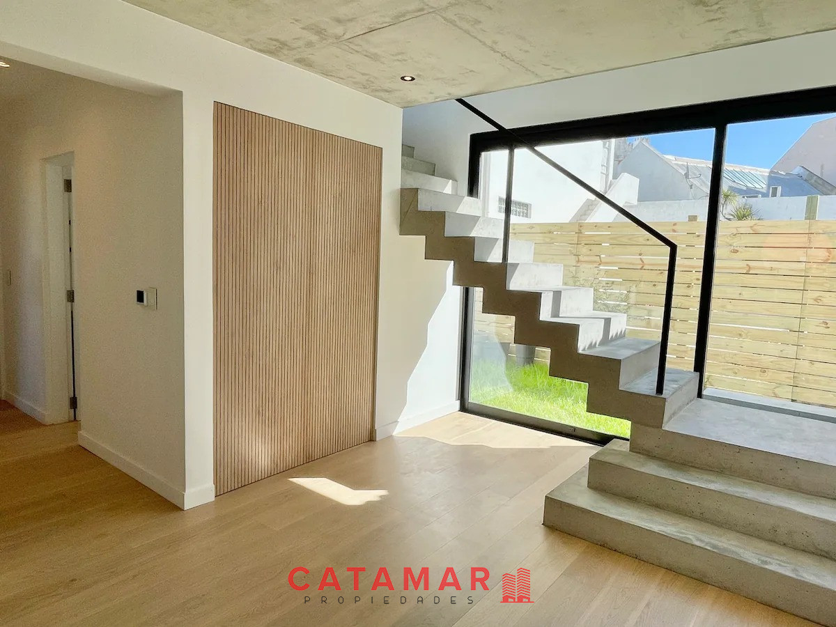 Casa ID.712 - Casa tres dormitorios dos baños toillete piscina La Barra Punta del Este
