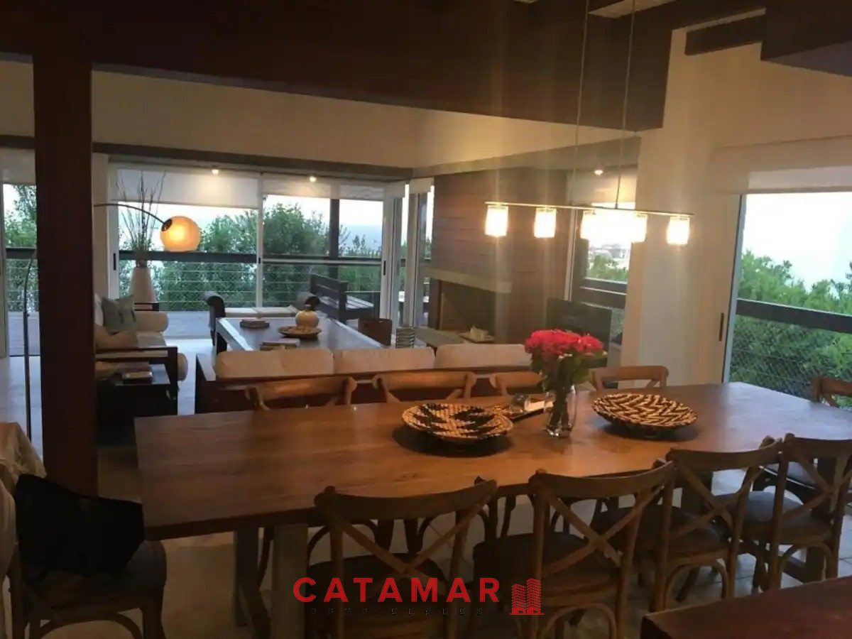 Casa ID.710 - Casa cinco dormitorios piscina garage parrillero Manantiales Punta del Este