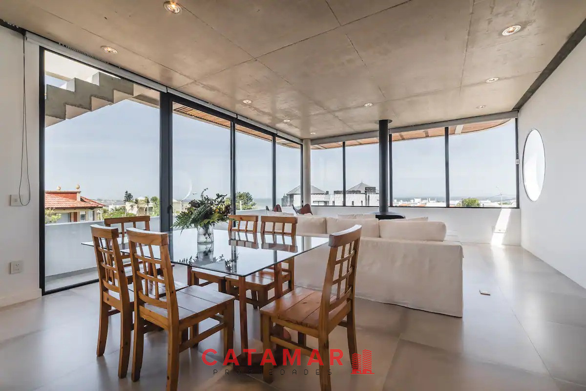 Casa ID.712 - Casa tres dormitorios dos baños toillete piscina La Barra Punta del Este
