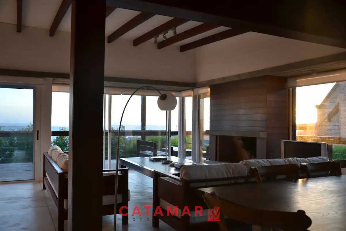 Casa ID.710 - Casa cinco dormitorios piscina garage parrillero Manantiales Punta del Este