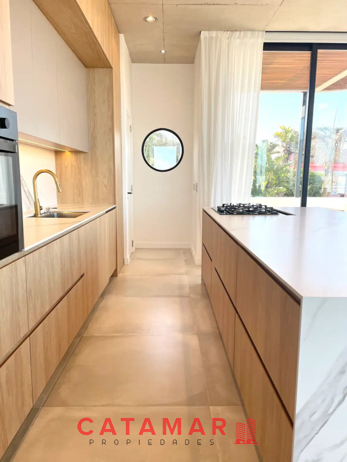 Casa ID.712 - Casa tres dormitorios dos baños toillete piscina La Barra Punta del Este