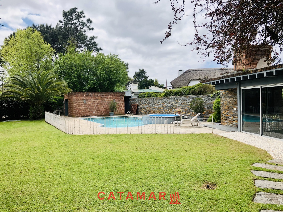 Casa ID.184 - Alquiler de temporada casa tres dormitorios piscina climatizada punta del este