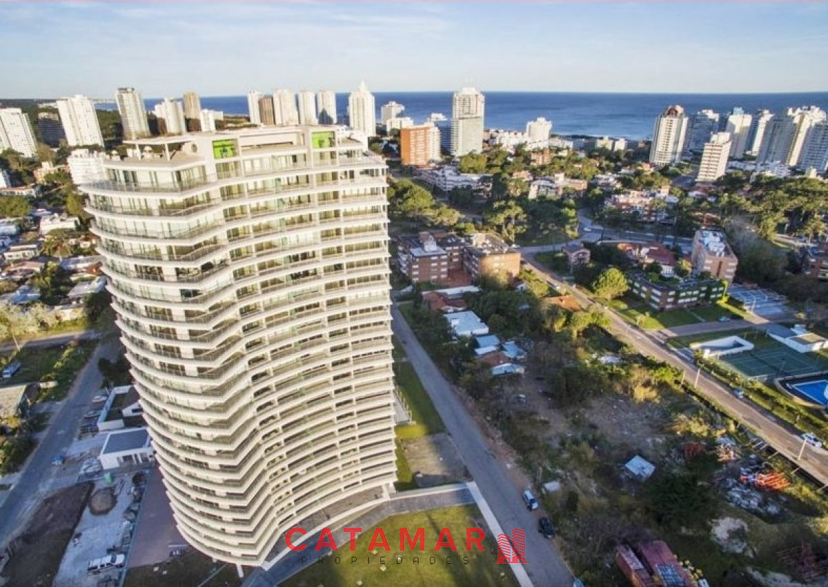Apartamento ID.576 - Departamento Alexander Boulevard dos dormitorios dos baños Playa Mansa Punta del Este
