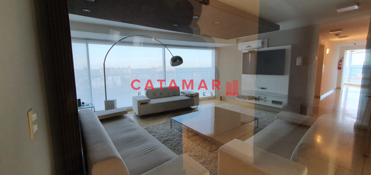 Apartamento ID.490 - Departamento dos dormitorios vista al mar Playa Mansa Punta del Este