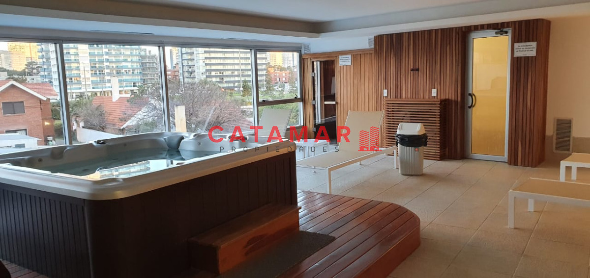 Apartamento ID.490 - Departamento dos dormitorios vista al mar Playa Mansa Punta del Este