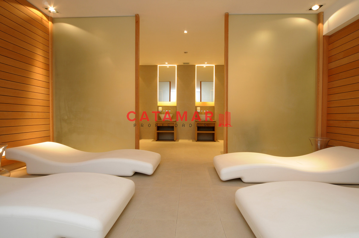 Apartamento ID.476 - Le Parc II dos dormitorios en suite habitación de servicio Playa Brava Punta del Este