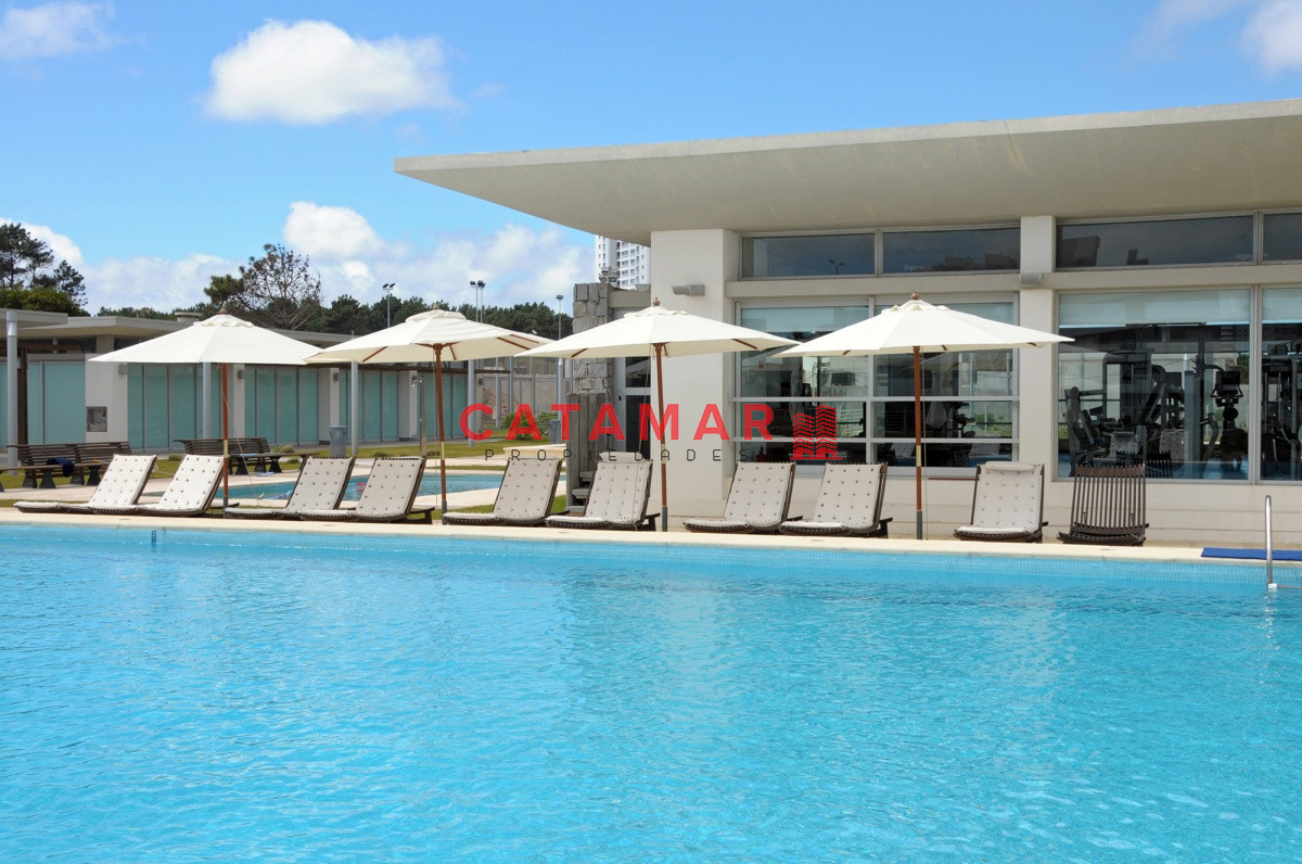 Apartamento ID.476 - Le Parc II dos dormitorios en suite habitación de servicio Playa Brava Punta del Este