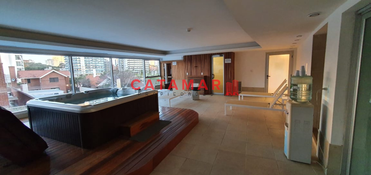 Apartamento ID.490 - Departamento dos dormitorios vista al mar Playa Mansa Punta del Este