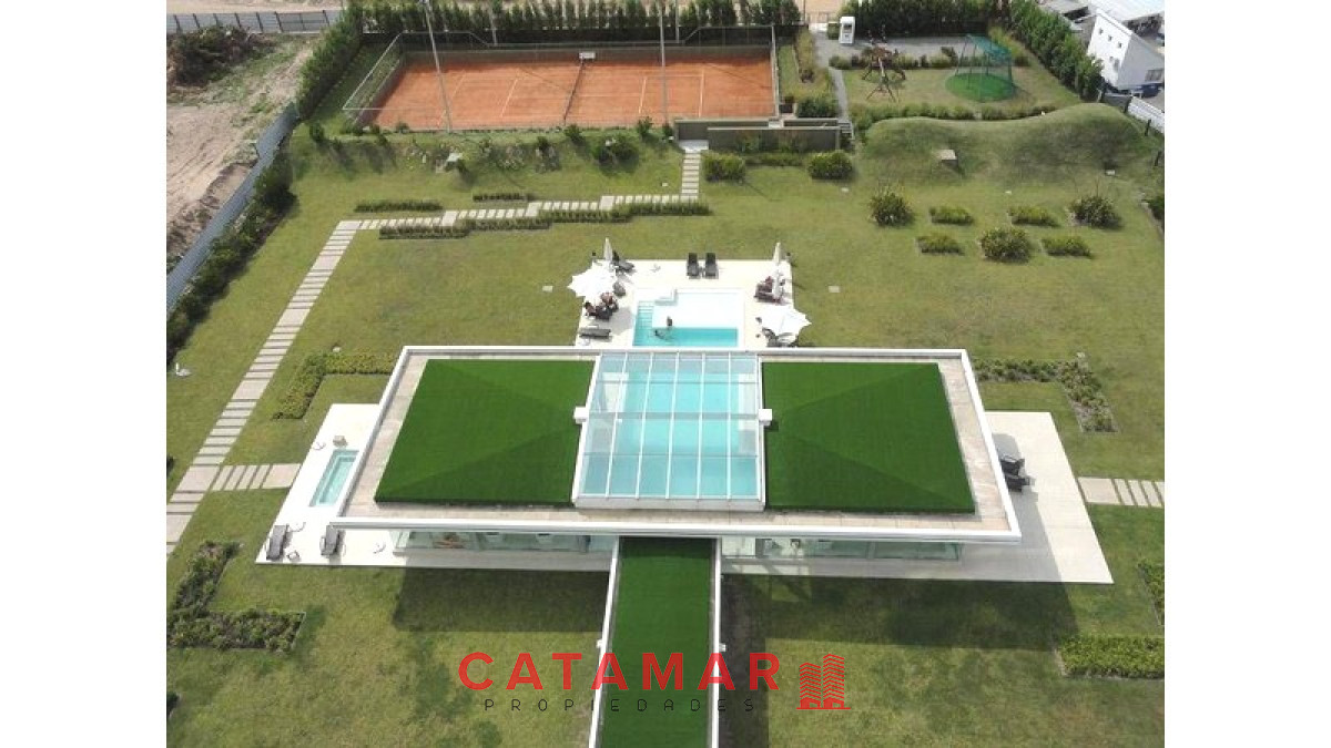 Apartamento ID.654 - Departamento Tiburon de tres dormitorios mas dependencia Playa Brava Punta del Este