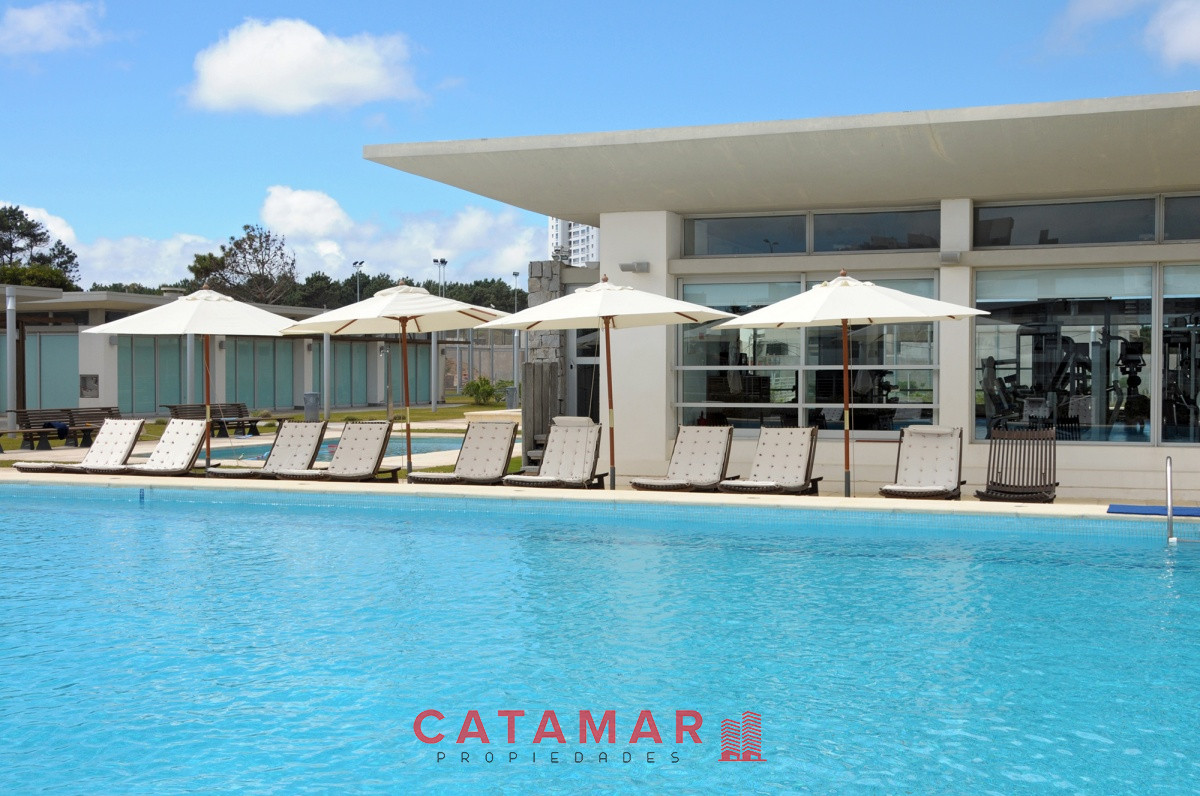 Apartamento ID.476 - Le Parc II dos dormitorios en suite habitación de servicio Playa Brava Punta del Este