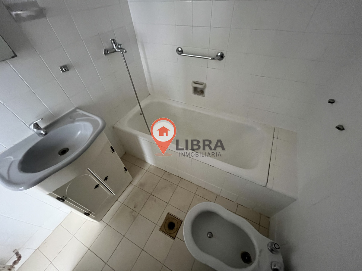 Apartamento ID.3050 - IMPERDIBLE! SE VENDE EN CIUDAD VIEJA 3 DORMITORIOS 2 BAÑOS!