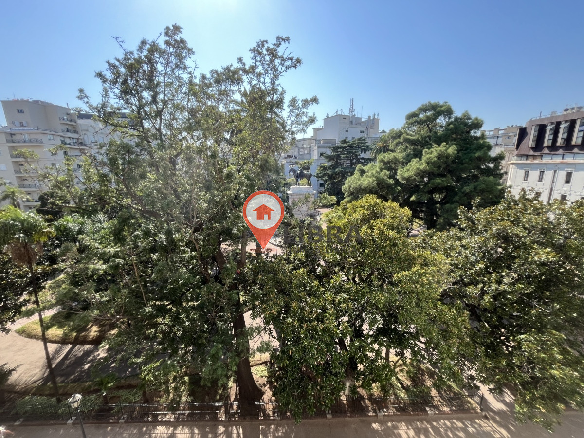 Apartamento ID.3050 - IMPERDIBLE! SE VENDE EN CIUDAD VIEJA 3 DORMITORIOS 2 BAÑOS!