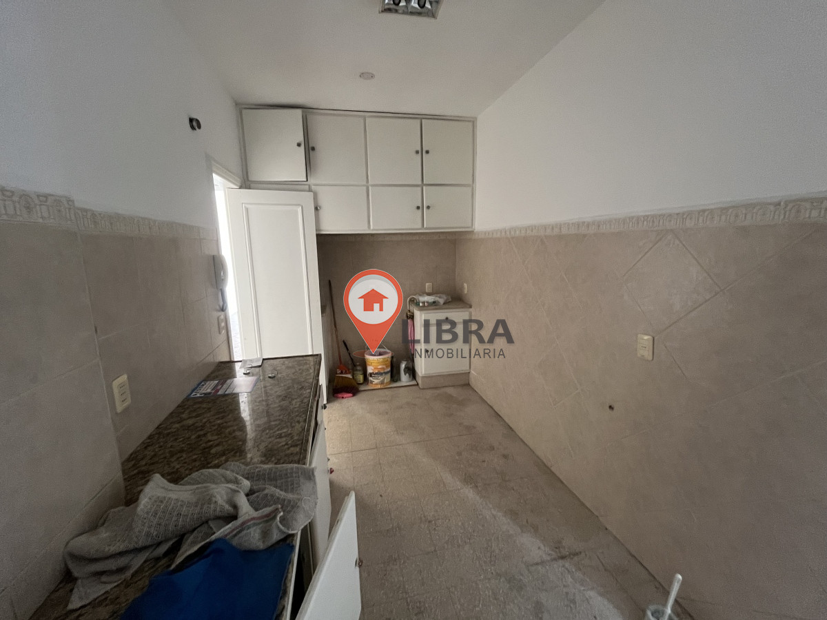 Apartamento ID.3050 - IMPERDIBLE! SE VENDE EN CIUDAD VIEJA 3 DORMITORIOS 2 BAÑOS!