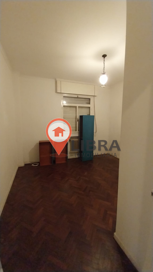 Apartamento ID.1253 - En Alquiler Apartamento En Ciudad Vieja 2 Dormitorios Sobre Plaza Zabala
