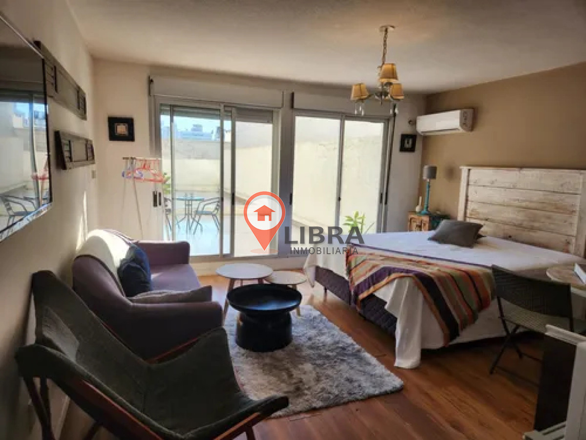Apartamento ID.10104 - Alquiler Monoambiente Con Patio, Punta Carretas