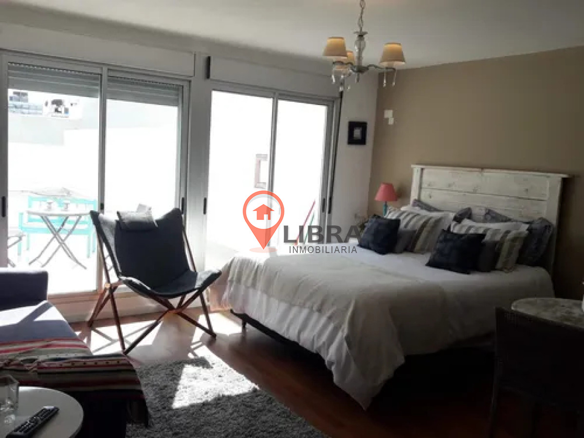 Apartamento ID.10104 - Alquiler Monoambiente Con Patio, Punta Carretas
