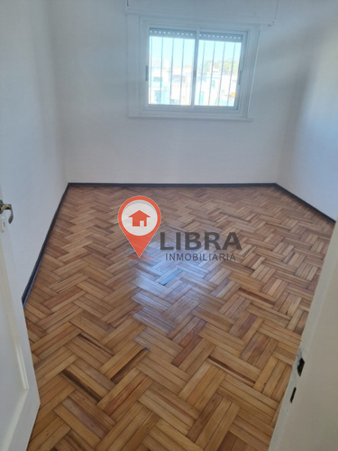 Apartamento ID.10117 - Alquiler Apartamento Tipo Casa Malvín 2 Dormitorios y Garaje Para 2 Autos