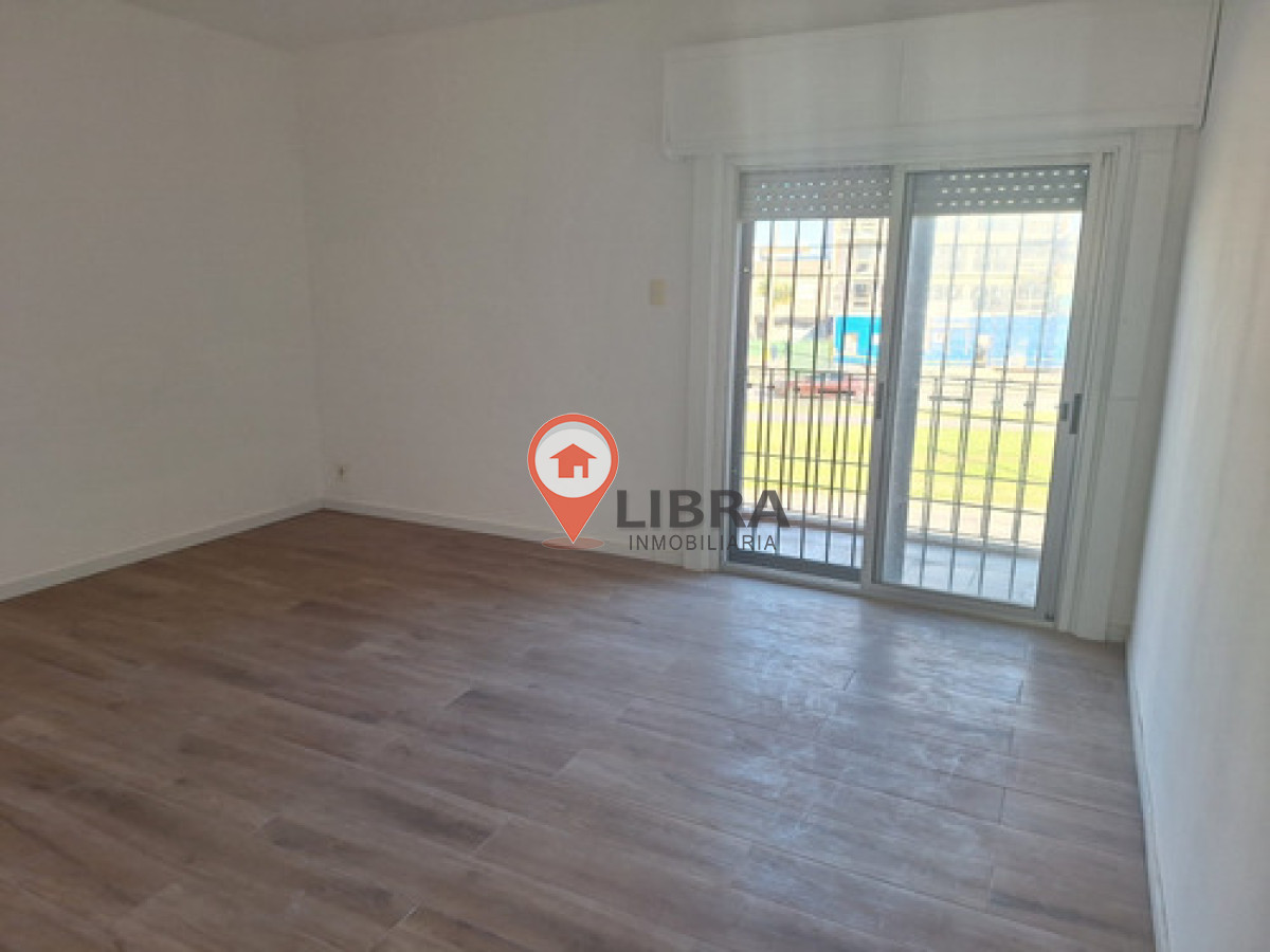 Apartamento ID.10117 - Alquiler Apartamento Tipo Casa Malvín 2 Dormitorios y Garaje Para 2 Autos