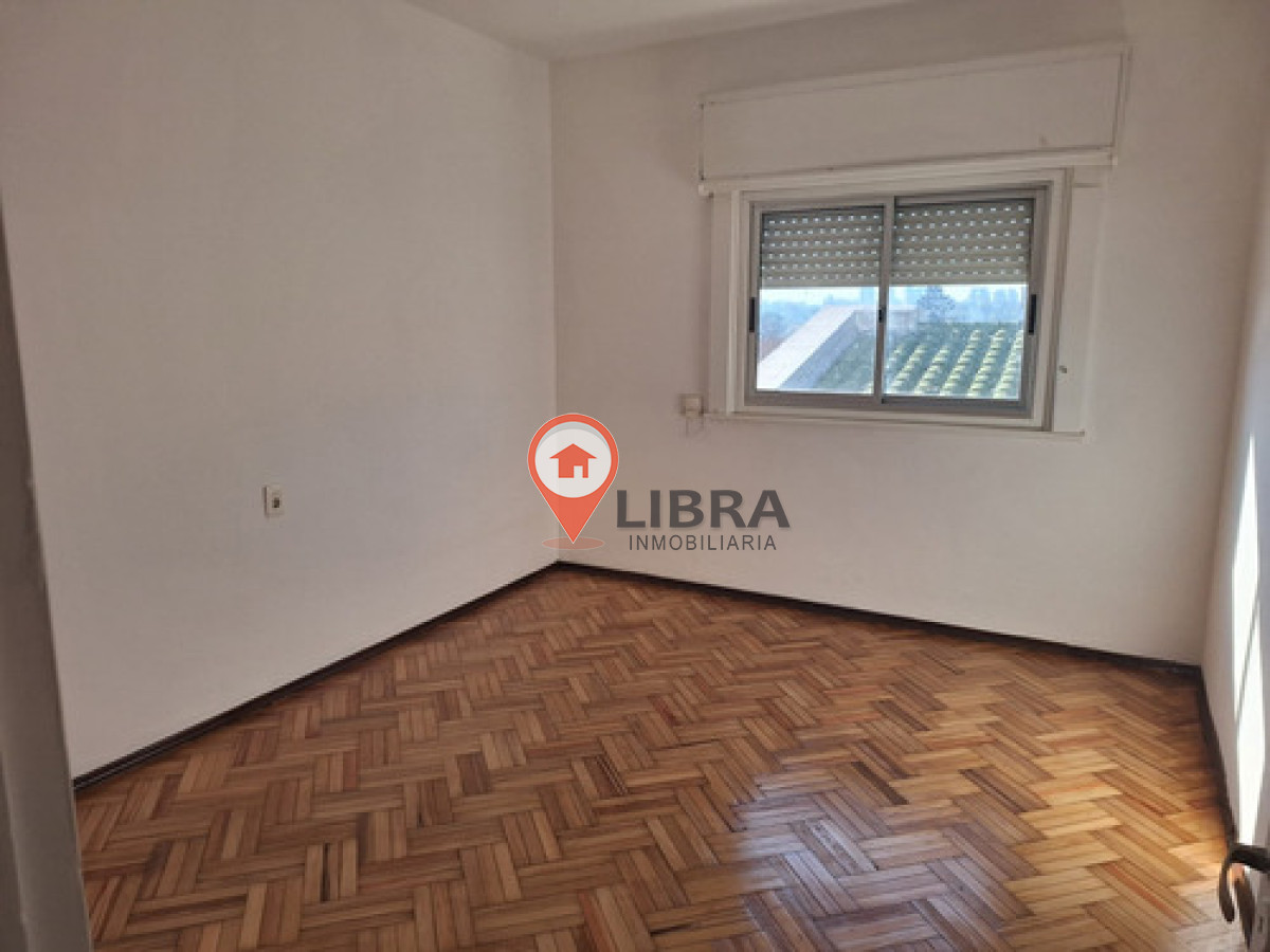 Apartamento ID.10117 - Alquiler Apartamento Tipo Casa Malvín 2 Dormitorios y Garaje Para 2 Autos