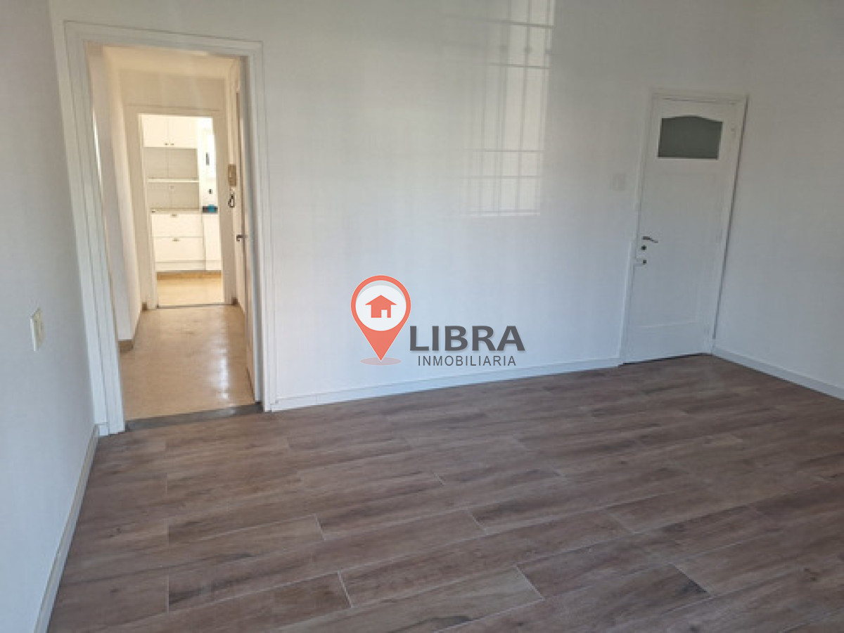 Apartamento ID.10117 - Alquiler Apartamento Tipo Casa Malvín 2 Dormitorios y Garaje Para 2 Autos