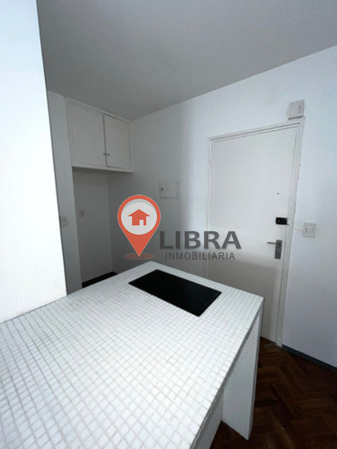 Apartamento ID.10127 - Alquiler Monoambiente Luminoso Excelente Estado En Centro