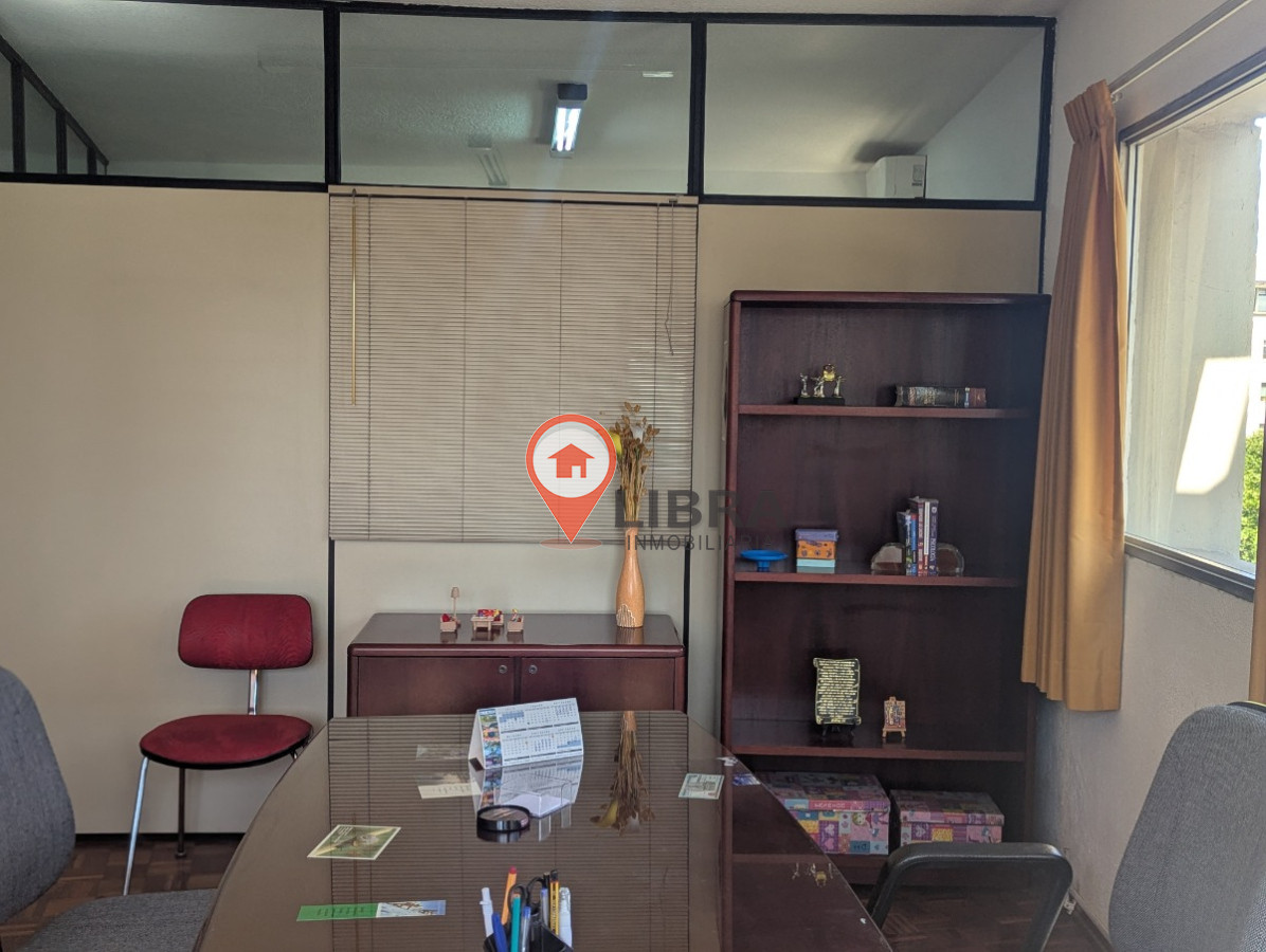Apartamento ID.7644 - Apartamento Torre El Gaucho Para Oficina O Consultorio Vista A 18 De Julio