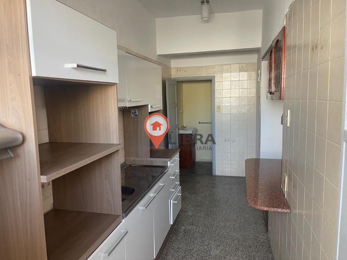 Apartamento ID.7699 - Alquiler Apartamento 2 Dormitorios Al Frente A 50 Mt De Playa Malvin Parrillero