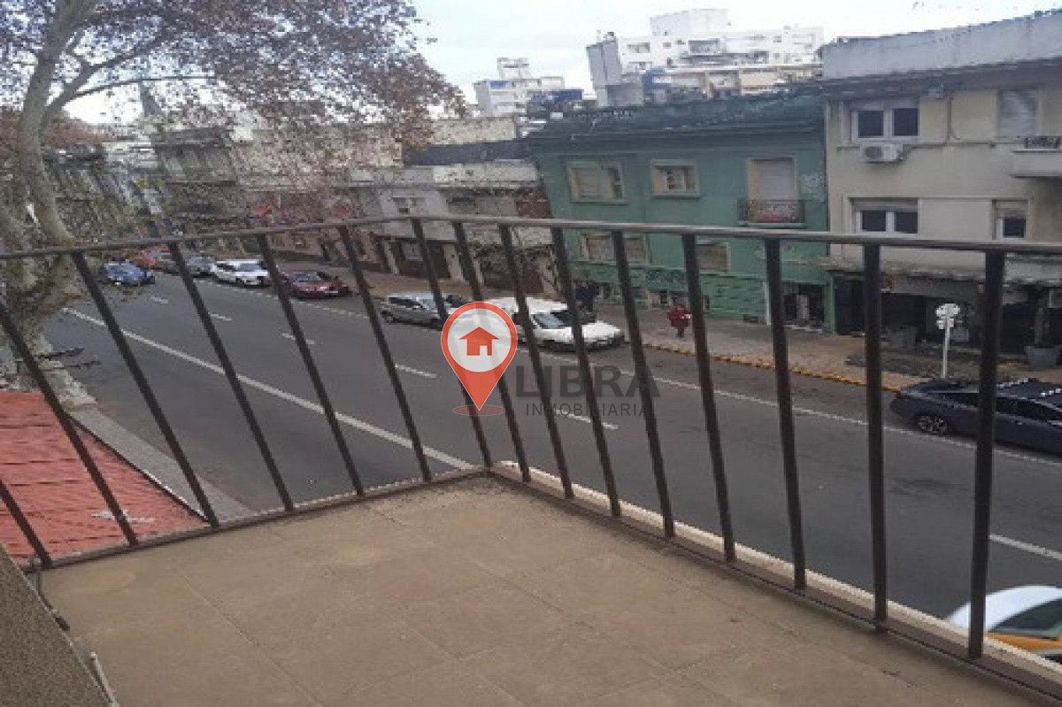 Apartamento ID.2351 - Apartamento De 2 Dormitorios Al Frente Centro Bajos Gastos Comunes
