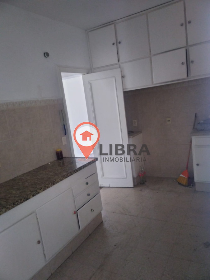 Apartamento ID.3050 - IMPERDIBLE! SE VENDE EN CIUDAD VIEJA 3 DORMITORIOS 2 BAÑOS!