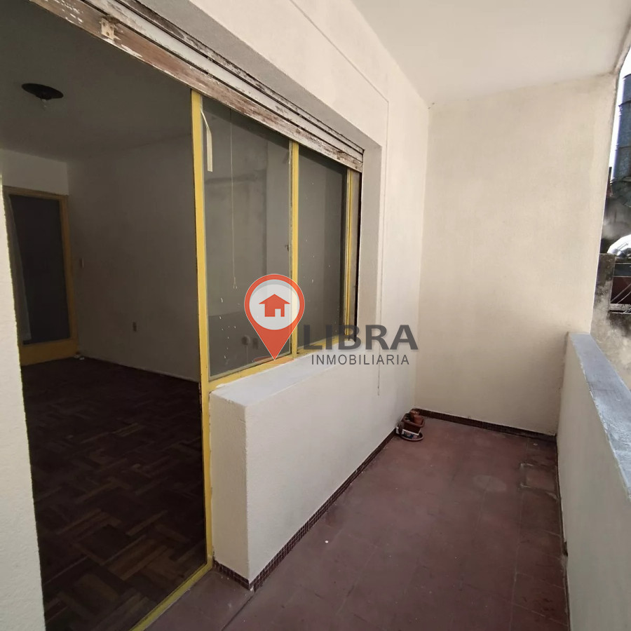 Apartamento ID.8407 - Alquiler Apartamento De 2 Dormitorios Con Balcón En Centro