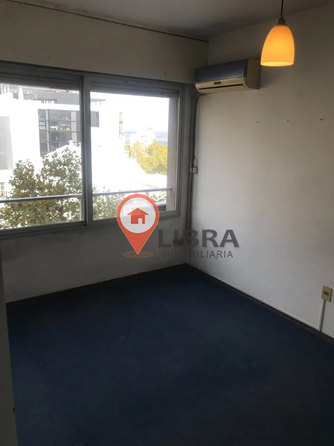 Apartamento ID.10210 - Alquiler Apartamento 1 Dormitorio Al Frente Luminoso Centro