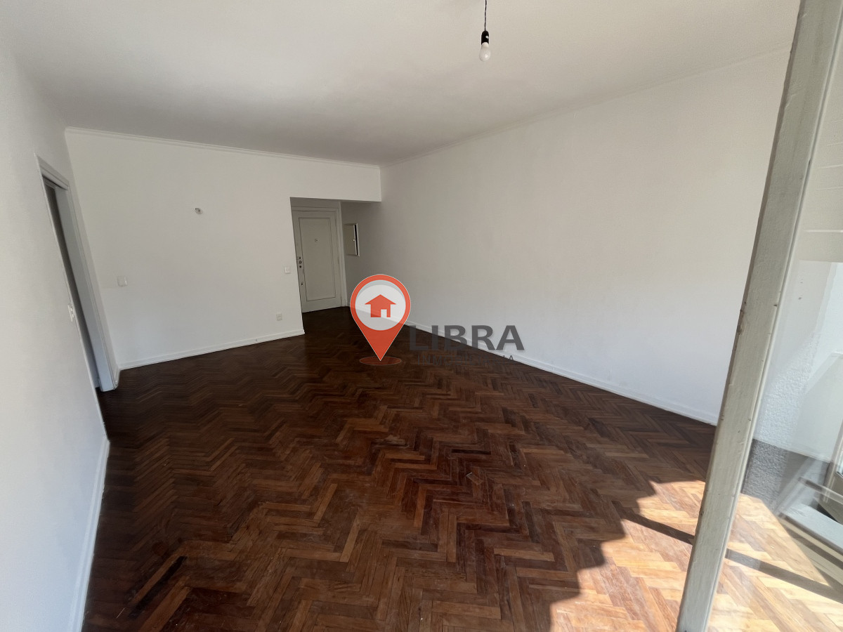 Apartamento ID.3050 - IMPERDIBLE! SE VENDE EN CIUDAD VIEJA 3 DORMITORIOS 2 BAÑOS!