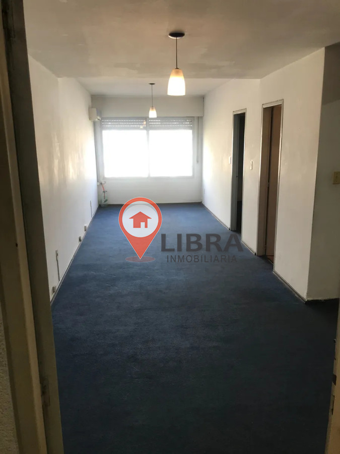 Apartamento ID.10210 - Alquiler Apartamento 1 Dormitorio Al Frente Luminoso Centro