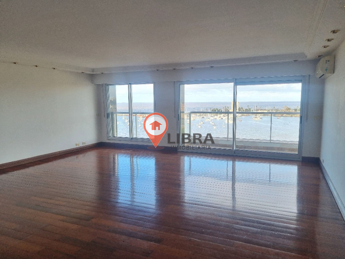 Apartamento ID.4975 - Hermoso Apartamento Tres Dormitorios con Vista al Mar