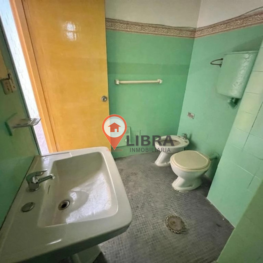 Apartamento ID.8407 - Alquiler Apartamento De 2 Dormitorios Con Balcón En Centro