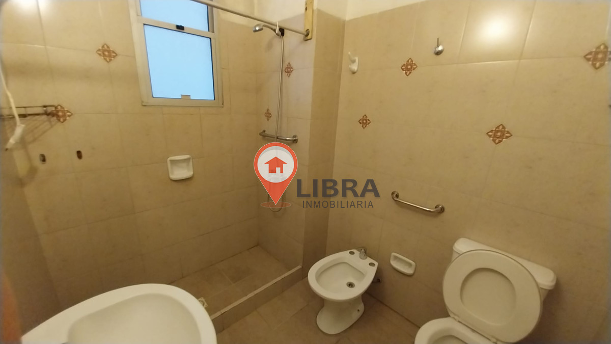 Apartamento ID.1253 - En Alquiler Apartamento En Ciudad Vieja 2 Dormitorios Sobre Plaza Zabala
