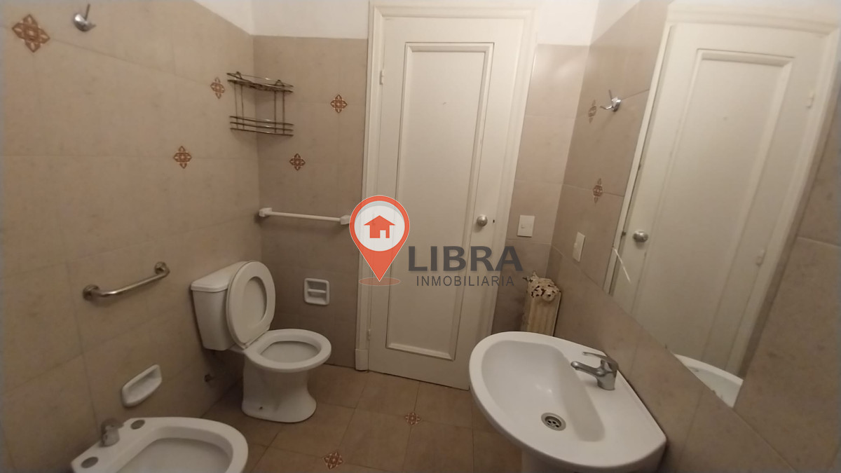 Apartamento ID.1253 - En Alquiler Apartamento En Ciudad Vieja 2 Dormitorios Sobre Plaza Zabala