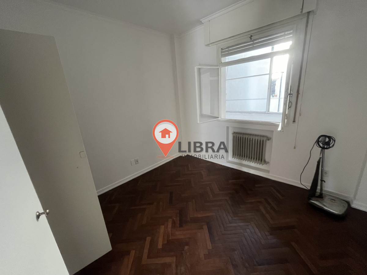 Apartamento ID.3050 - IMPERDIBLE! SE VENDE EN CIUDAD VIEJA 3 DORMITORIOS 2 BAÑOS!