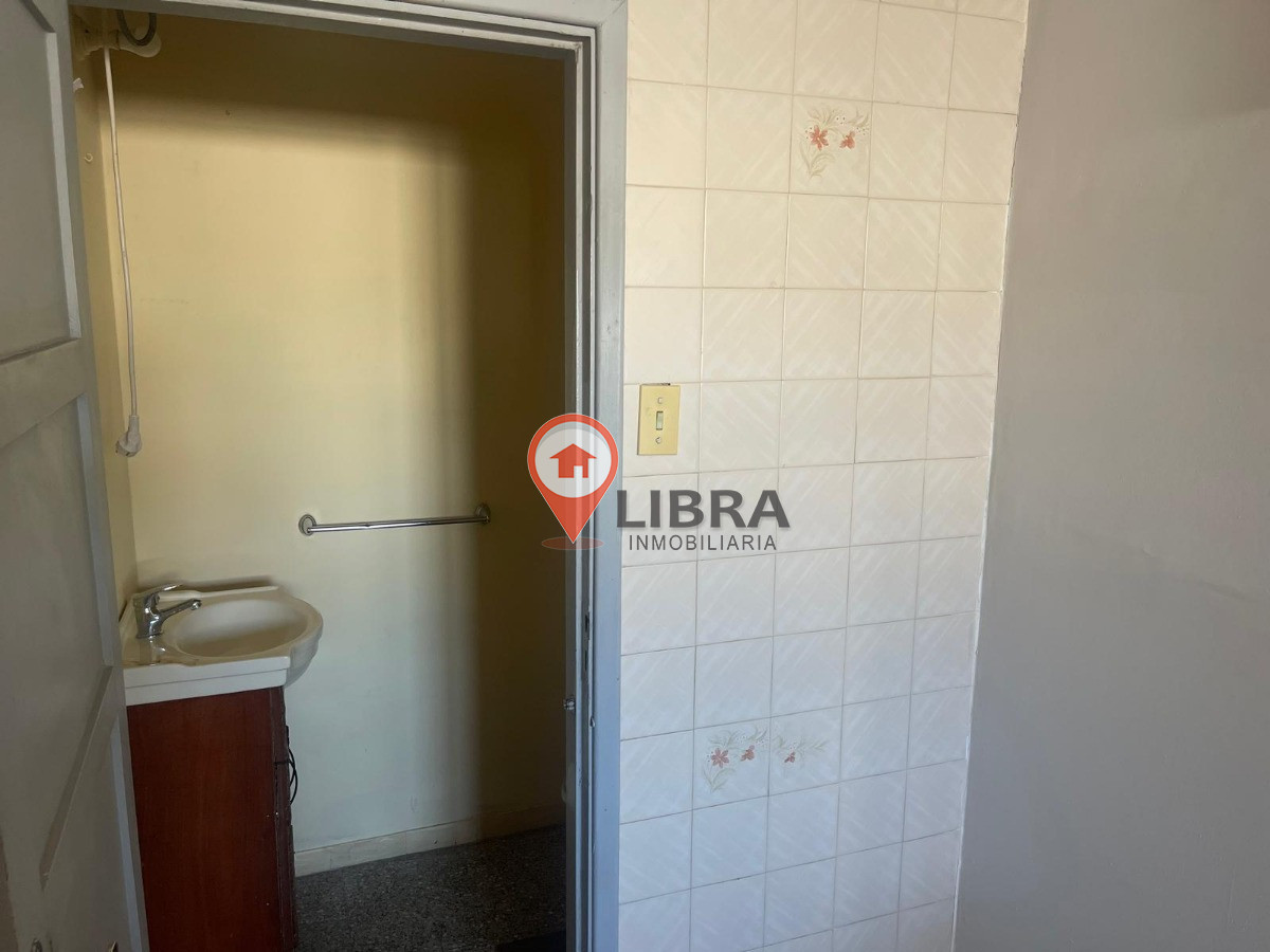 Apartamento ID.7699 - Alquiler Apartamento 2 Dormitorios Al Frente A 50 Mt De Playa Malvin Parrillero