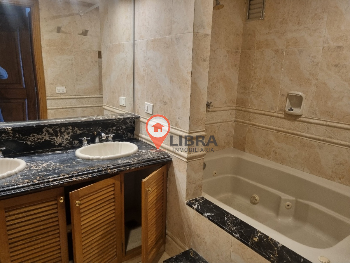 Apartamento ID.4980 - Apto Espectacular 3 Dormitorios 2 Cocheras Parrillero Buceo