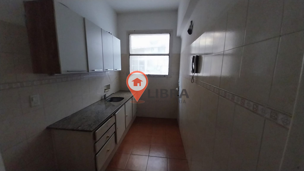 Apartamento ID.8010 - Alquiler Apartamento 2 Dormitorios Muy Luminoso En Ciudad Vieja