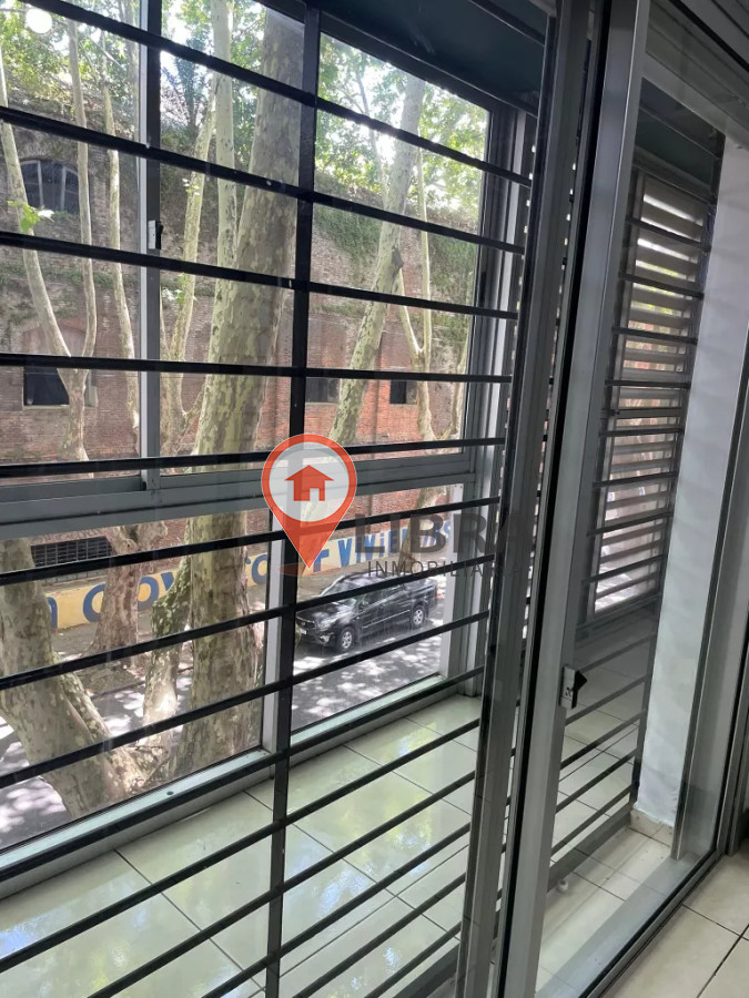 Apartamento ID.8126 - Alquiler Apartamento De 1 Dormitorio Con Cochera En Centro