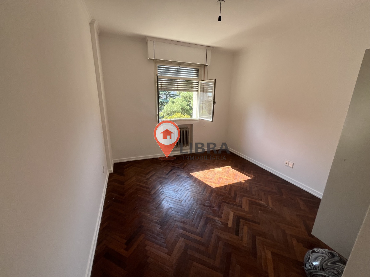 Apartamento ID.3050 - IMPERDIBLE! SE VENDE EN CIUDAD VIEJA 3 DORMITORIOS 2 BAÑOS!