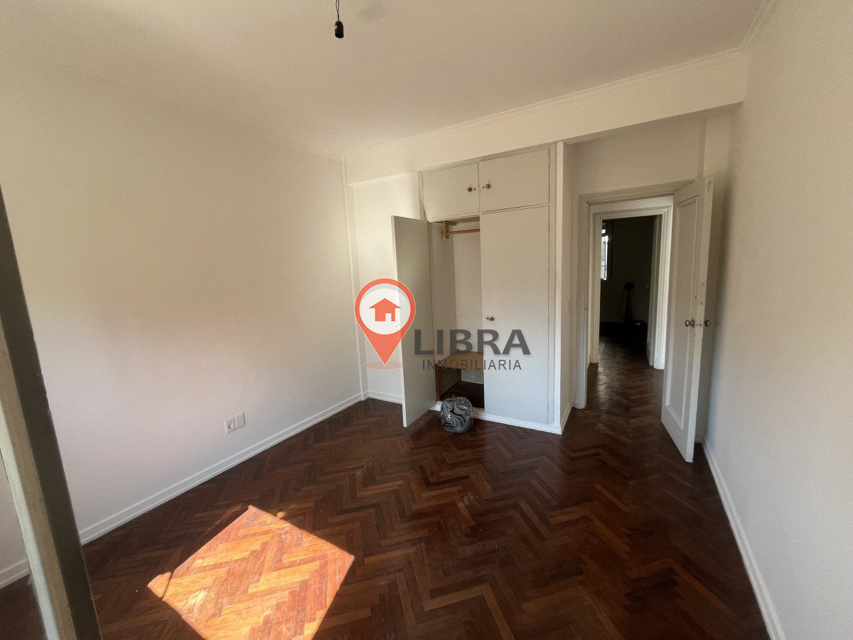Apartamento ID.3050 - IMPERDIBLE! SE VENDE EN CIUDAD VIEJA 3 DORMITORIOS 2 BAÑOS!