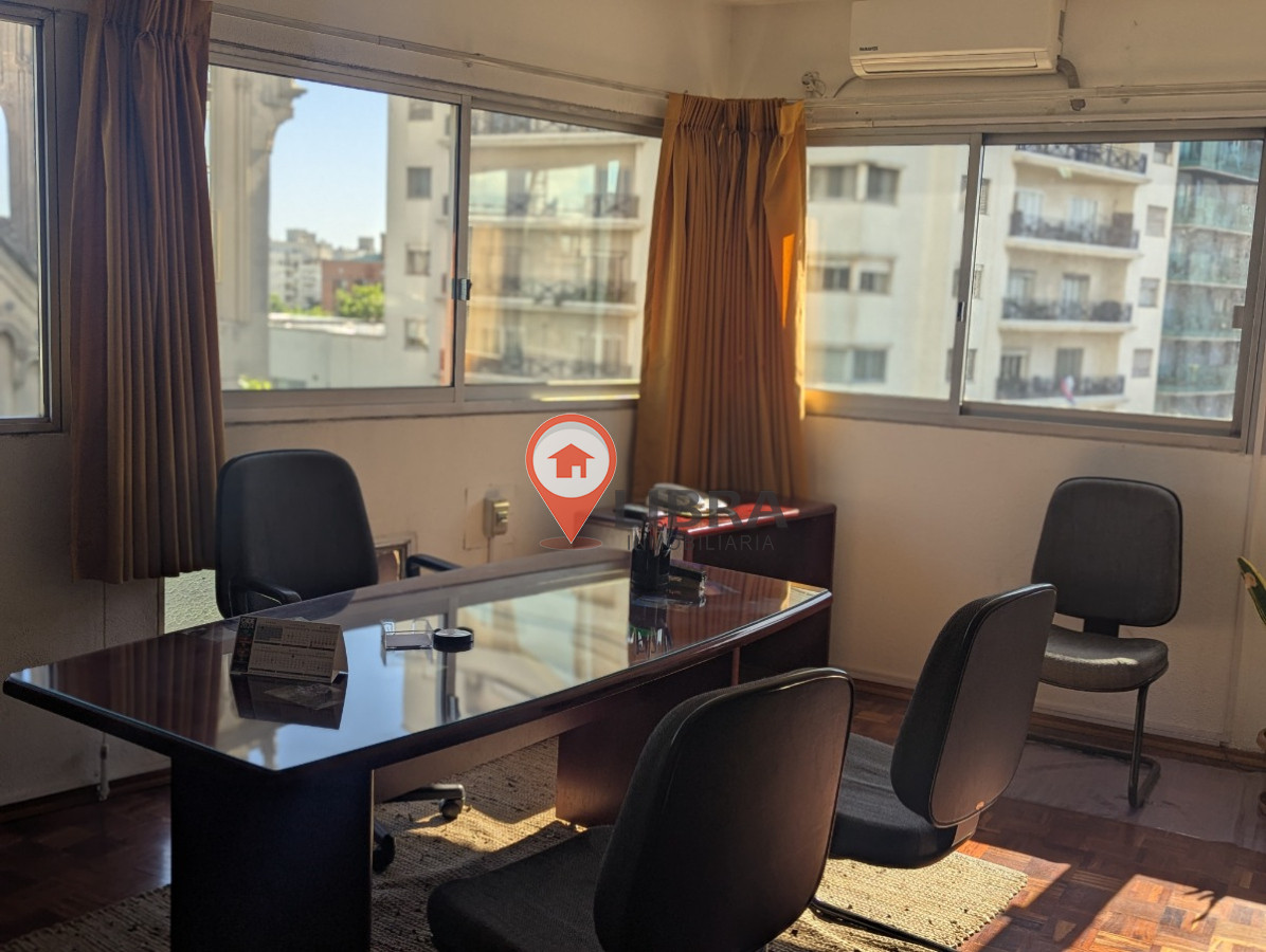 Apartamento ID.7644 - Apartamento Torre El Gaucho Para Oficina O Consultorio Vista A 18 De Julio