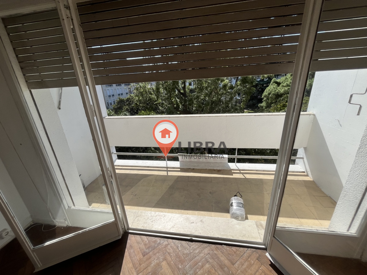 Apartamento ID.3050 - IMPERDIBLE! SE VENDE EN CIUDAD VIEJA 3 DORMITORIOS 2 BAÑOS!