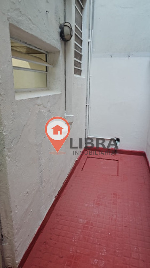 Apartamento ID.9150 - Alquiler Cómodo Apto Al Frente 2 Dormitorios Patio En Parque Rodó